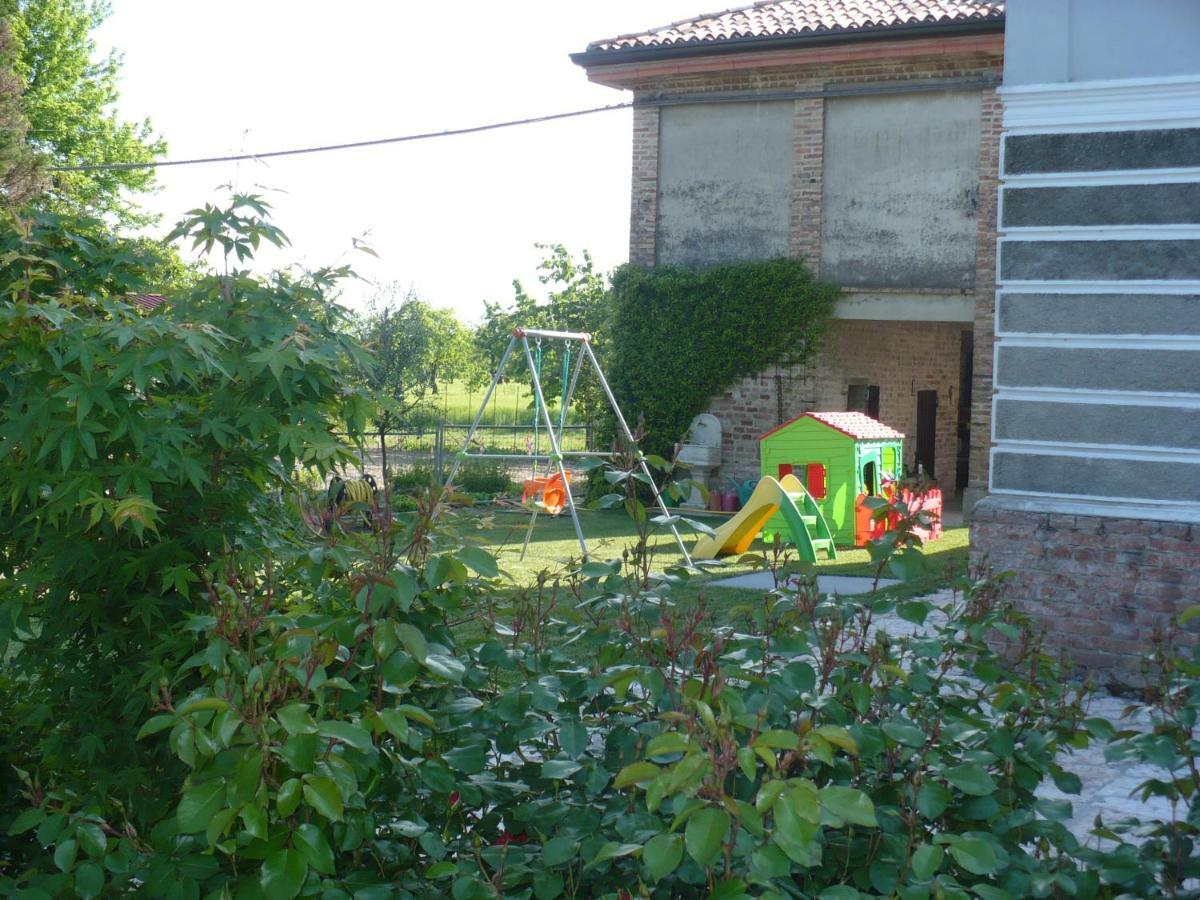 L'Albero Della Gioia Acomodação com café da manhã Villanova sull'Arda Exterior foto